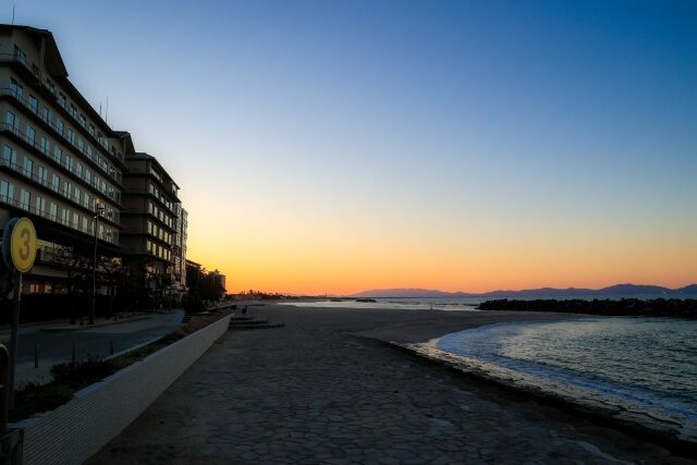 夕暮れの皆生温泉海遊ビーチ（米子市）